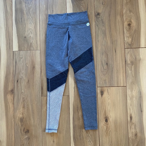 Pants - Women’s grey athletic leggings